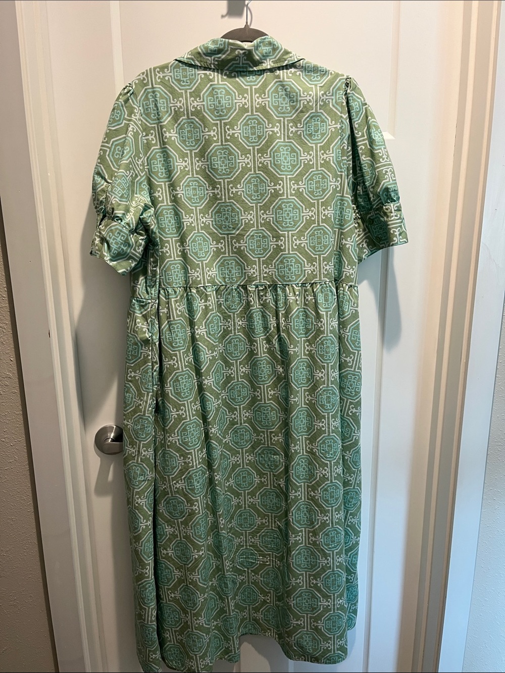 crown & ivy Green Geometric Button-Front Maxi Dress - Picture 2 of 2